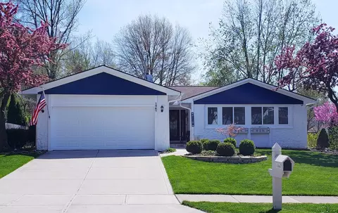 1067 Bryan Dr, Westerville, OH 43081