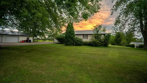 1440 Flint Ridge Rd, Hopewell, OH 43746