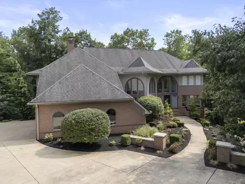 2121 Strathshire Hall Ln, Powell, OH 43065