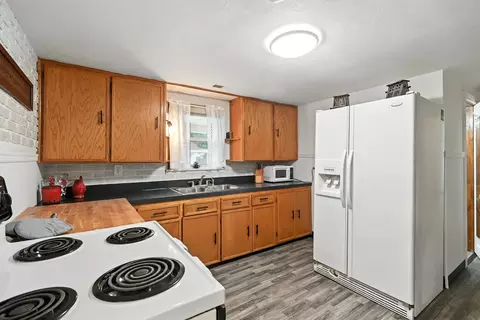Kitchen - 1245 N Trimble Rd, Mansfield, OH 44906 photo 1 of 2