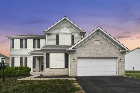 196 Fox Glen Dr E, Pickerington, OH 43147
