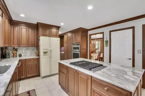 Kitchen - 5263 Whitegate Ct, Dublin, OH 43016 photo 8 of 11