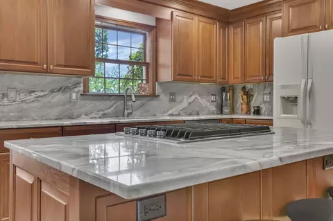 Kitchen - 5263 Whitegate Ct, Dublin, OH 43016 photo 5 of 11