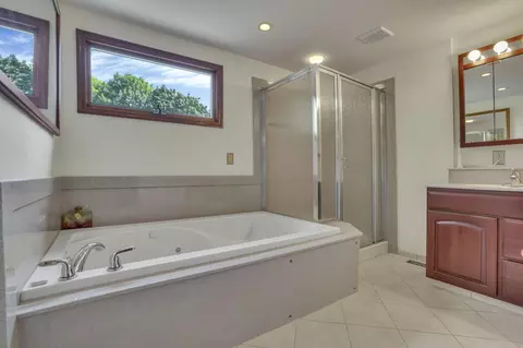 Bath - 5263 Whitegate Ct, Dublin, OH 43016 photo 4 of 10