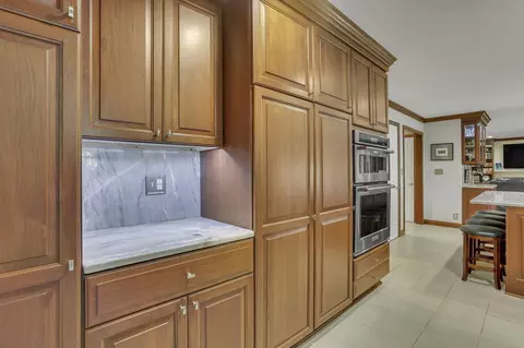 Kitchen - 5263 Whitegate Ct, Dublin, OH 43016 photo 11 of 11