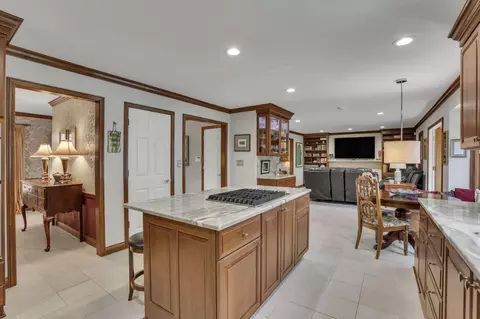 Kitchen - 5263 Whitegate Ct, Dublin, OH 43016 photo 7 of 11