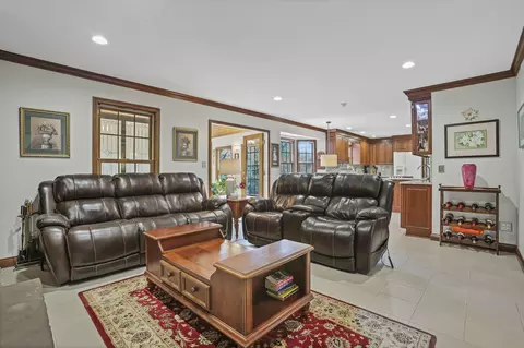 Living - 5263 Whitegate Ct, Dublin, OH 43016 photo 4 of 6