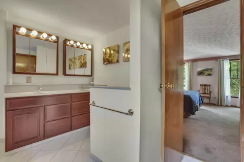 Bath - 5263 Whitegate Ct, Dublin, OH 43016 photo 3 of 10