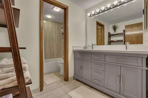 Bath - 5263 Whitegate Ct, Dublin, OH 43016 photo 7 of 10