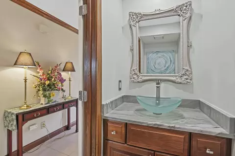 Bath - 5263 Whitegate Ct, Dublin, OH 43016 photo 2 of 10