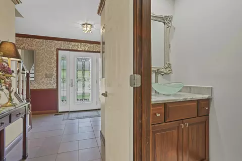 Entry Way - 5263 Whitegate Ct, Dublin, OH 43016 photo 3 of 7
