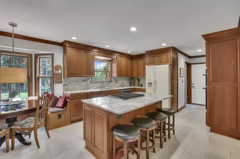 Kitchen - 5263 Whitegate Ct, Dublin, OH 43016 photo 4 of 11