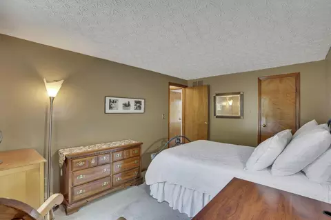 Bedroom - 5263 Whitegate Ct, Dublin, OH 43016 photo 6 of 9