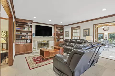 Living - 5263 Whitegate Ct, Dublin, OH 43016 photo 3 of 6