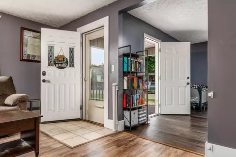 Entry Way - 116 Dewey Ave, Newark, OH 43055 photo 1 of 3