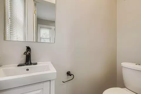 Bath - 19 E Castle Rd, Columbus, OH 43207 photo 1 of 3