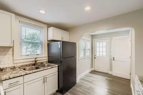 Entry Way - 19 E Castle Rd, Columbus, OH 43207 photo 1 of 2
