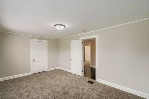 Bedroom - 19 E Castle Rd, Columbus, OH 43207 photo 2 of 6