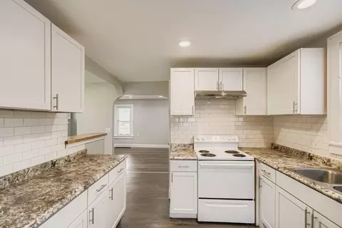 Kitchen - 19 E Castle Rd, Columbus, OH 43207 photo 1 of 2