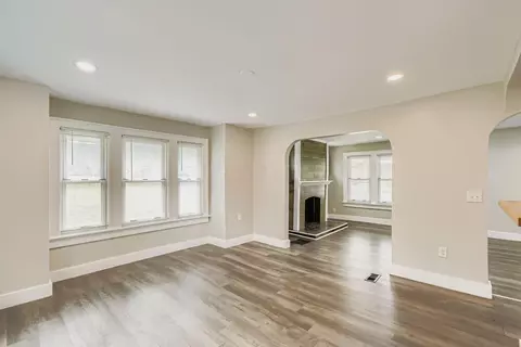 Living - 19 E Castle Rd, Columbus, OH 43207 photo 3 of 8