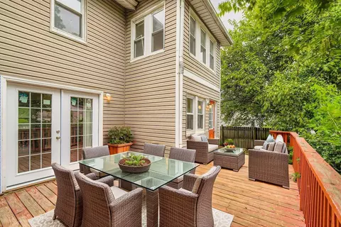 Exterior - 19 E Castle Rd, Columbus, OH 43207 photo 3 of 6
