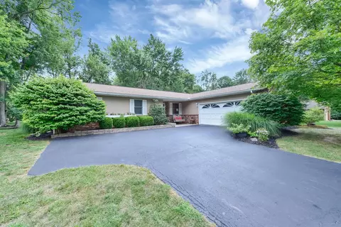 8950 Easton Dr, Pickerington, OH 43147