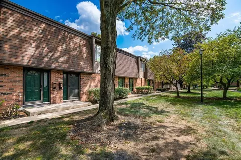379 Shell Ct E, Columbus, OH 43213 photo 1