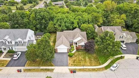 1899 Creeks Crossing Ct, Grove City, OH 43123
