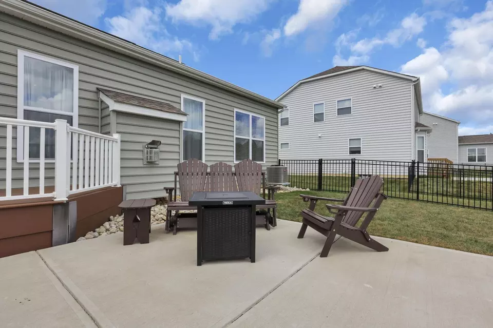Exterior - 12482 Prairie View Dr NW, Pickerington, OH 43147 photo 3 of 12