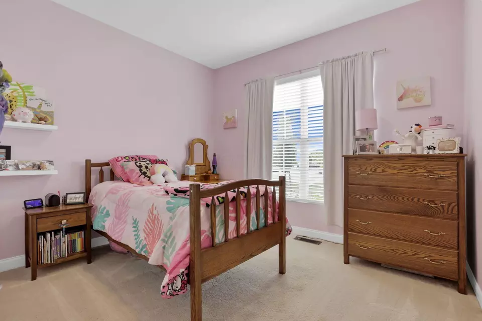 Bedroom - 12482 Prairie View Dr NW, Pickerington, OH 43147 photo 4 of 9