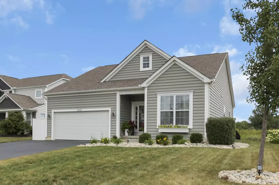 Exterior - 12482 Prairie View Dr NW, Pickerington, OH 43147 photo 1 of 12