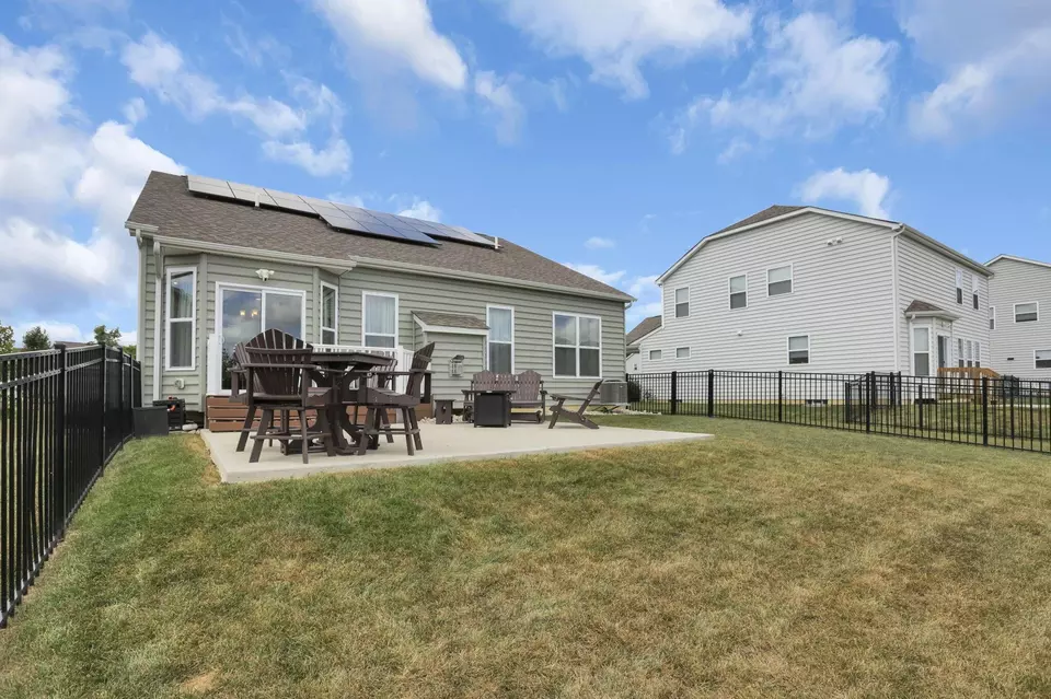 Exterior - 12482 Prairie View Dr NW, Pickerington, OH 43147 photo 8 of 12