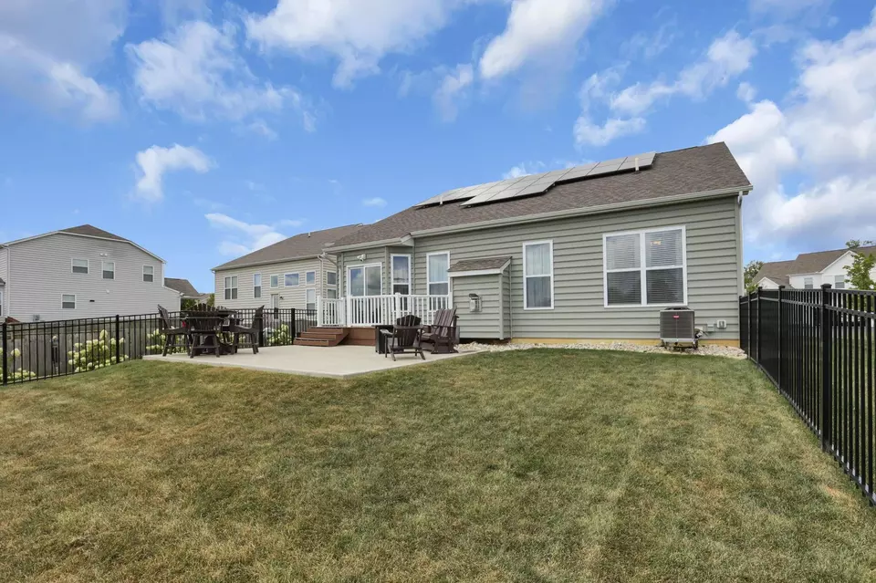 Exterior - 12482 Prairie View Dr NW, Pickerington, OH 43147 photo 6 of 12