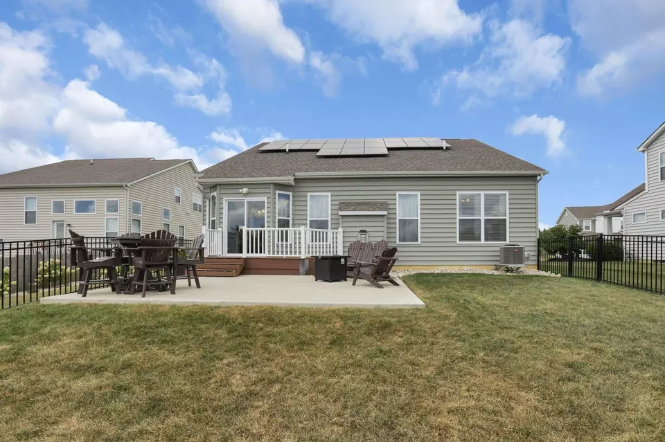 Exterior - 12482 Prairie View Dr NW, Pickerington, OH 43147 photo 7 of 12