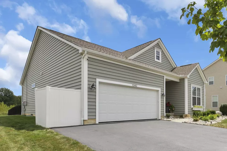 Exterior - 12482 Prairie View Dr NW, Pickerington, OH 43147 photo 2 of 12