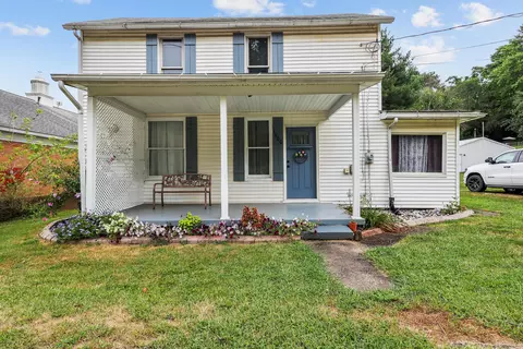 1400 Pleasant Valley Dr, Coshocton, OH 43812