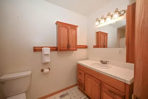 Bath - 3306 Gooding Rd, Marion, OH 43302 photo 1 of 5