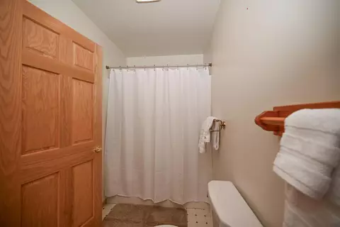 Bath - 3306 Gooding Rd, Marion, OH 43302 photo 2 of 5