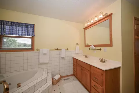 Bath - 3306 Gooding Rd, Marion, OH 43302 photo 5 of 5
