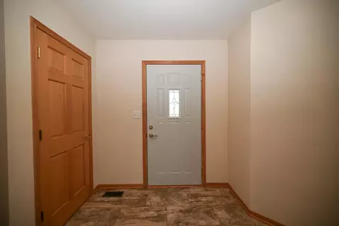Entry Way - 3306 Gooding Rd, Marion, OH 43302 photo 1 of 3