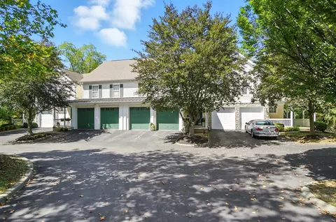 304 Sycamore Woods Ln, Columbus, OH 43230