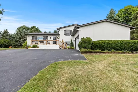 8465 Greentree Dr, Lewis Center, OH 43035