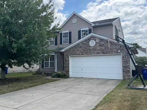 489 Stone Shadow Dr, Blacklick, OH 43004
