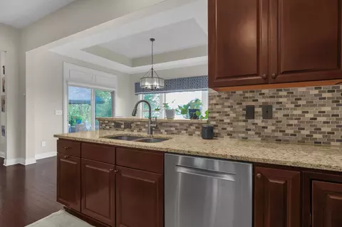 Kitchen - 5797 Glendavon Loop, Dublin, OH 43016 photo 5 of 8