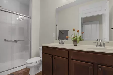 Bath - 5797 Glendavon Loop, Dublin, OH 43016 photo 2 of 9