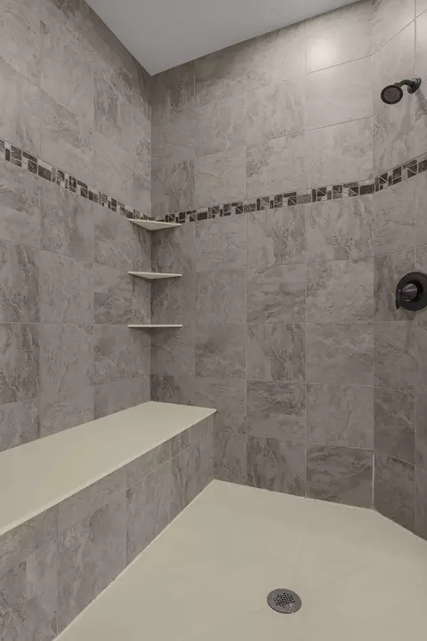 Bath - 5797 Glendavon Loop, Dublin, OH 43016 photo 8 of 9