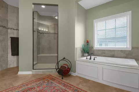 Bath - 5797 Glendavon Loop, Dublin, OH 43016 photo 7 of 9