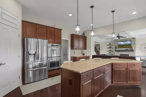 Kitchen - 5797 Glendavon Loop, Dublin, OH 43016 photo 3 of 8