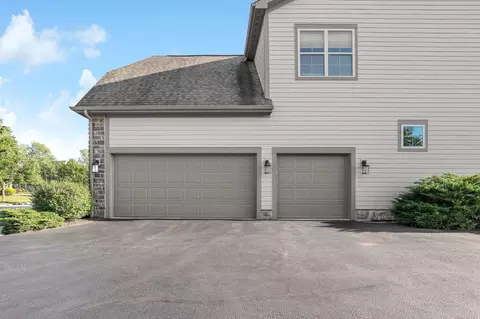 Exterior - 5797 Glendavon Loop, Dublin, OH 43016 photo 6 of 13