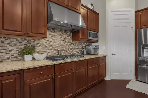 Kitchen - 5797 Glendavon Loop, Dublin, OH 43016 photo 2 of 8